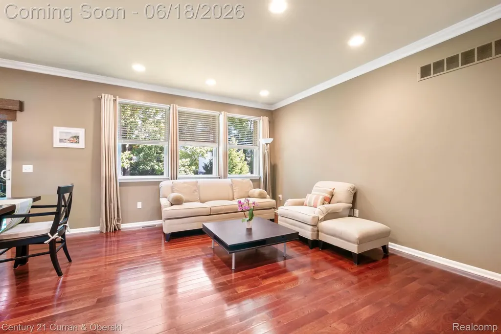 1086 Paddock Drive South Lyon City MI 48178
