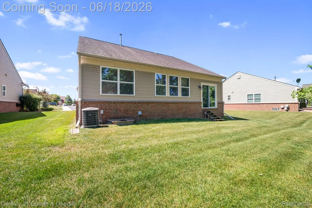1086 Paddock Drive South Lyon City MI 48178