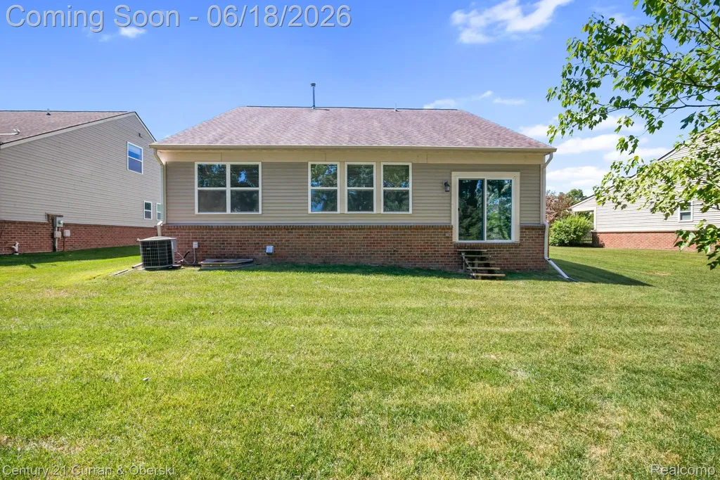 1086 Paddock Drive South Lyon City MI 48178