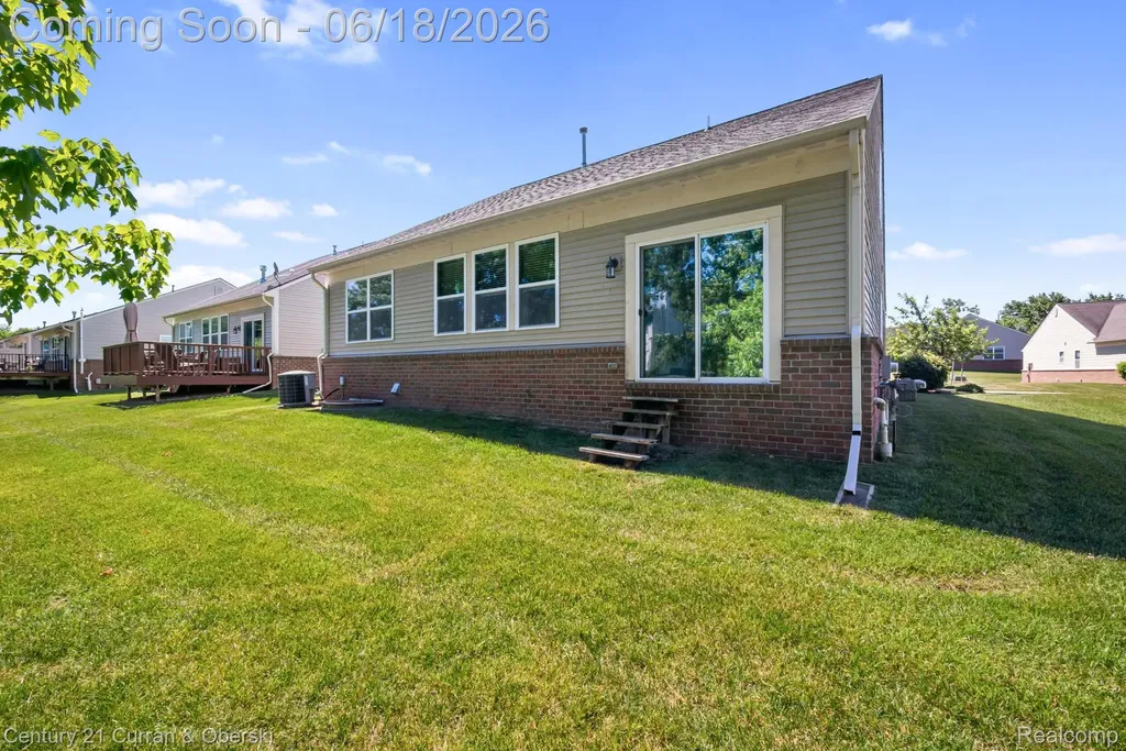 1086 Paddock Drive South Lyon City MI 48178