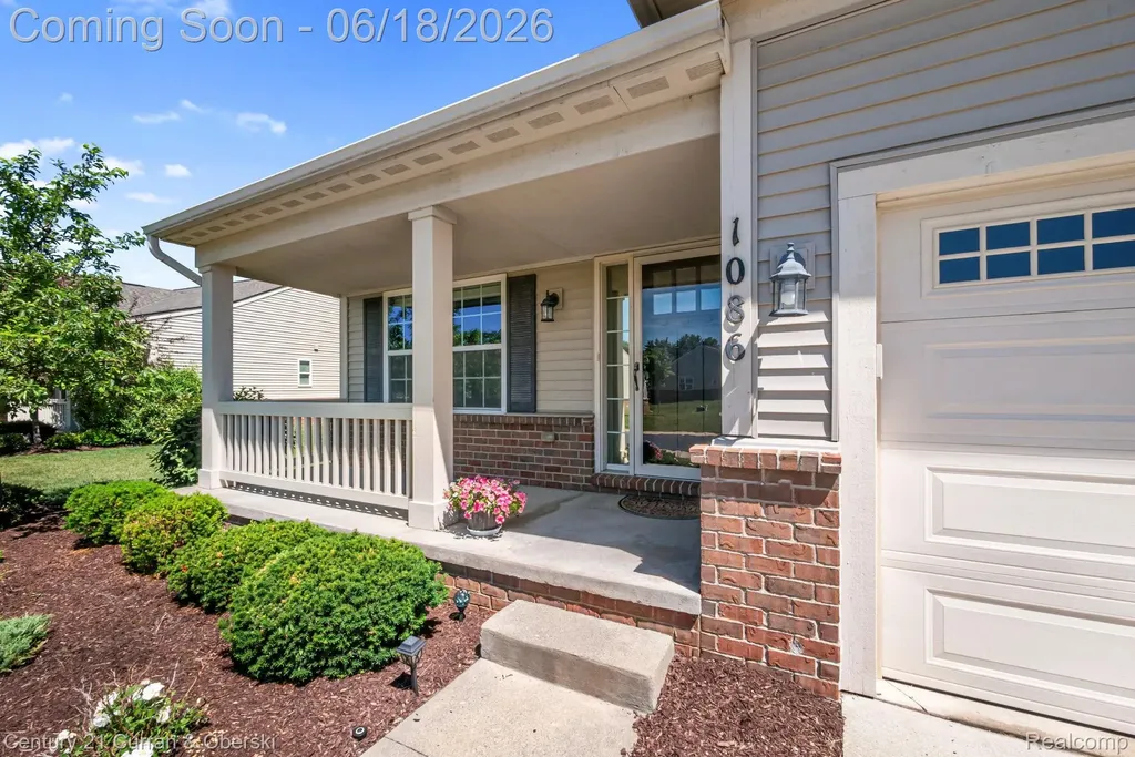 1086 Paddock Drive South Lyon City MI 48178