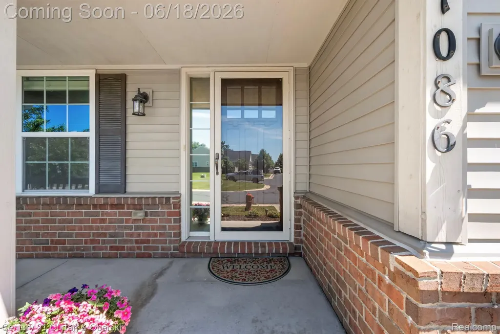 1086 Paddock Drive South Lyon City MI 48178