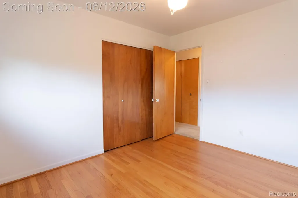 1235 Jenifer Avenue Madison Heights City MI 48071