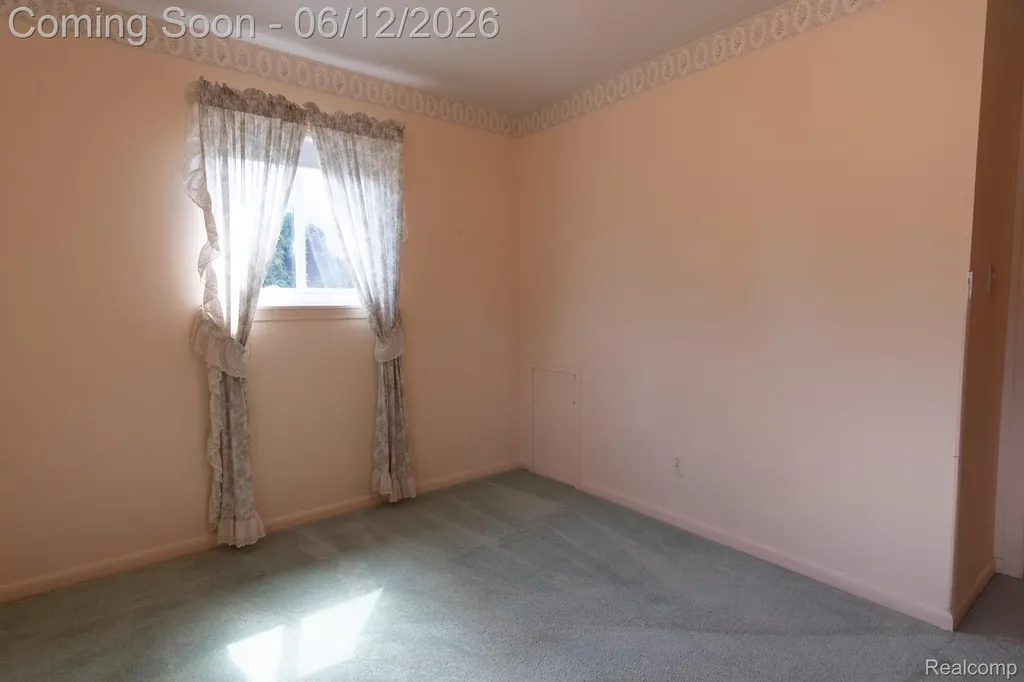 1235 Jenifer Avenue Madison Heights City MI 48071
