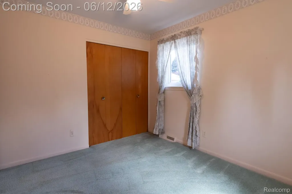 1235 Jenifer Avenue Madison Heights City MI 48071