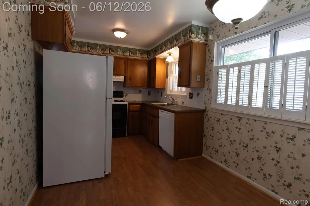 1235 Jenifer Avenue Madison Heights City MI 48071