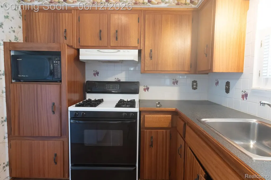 1235 Jenifer Avenue Madison Heights City MI 48071
