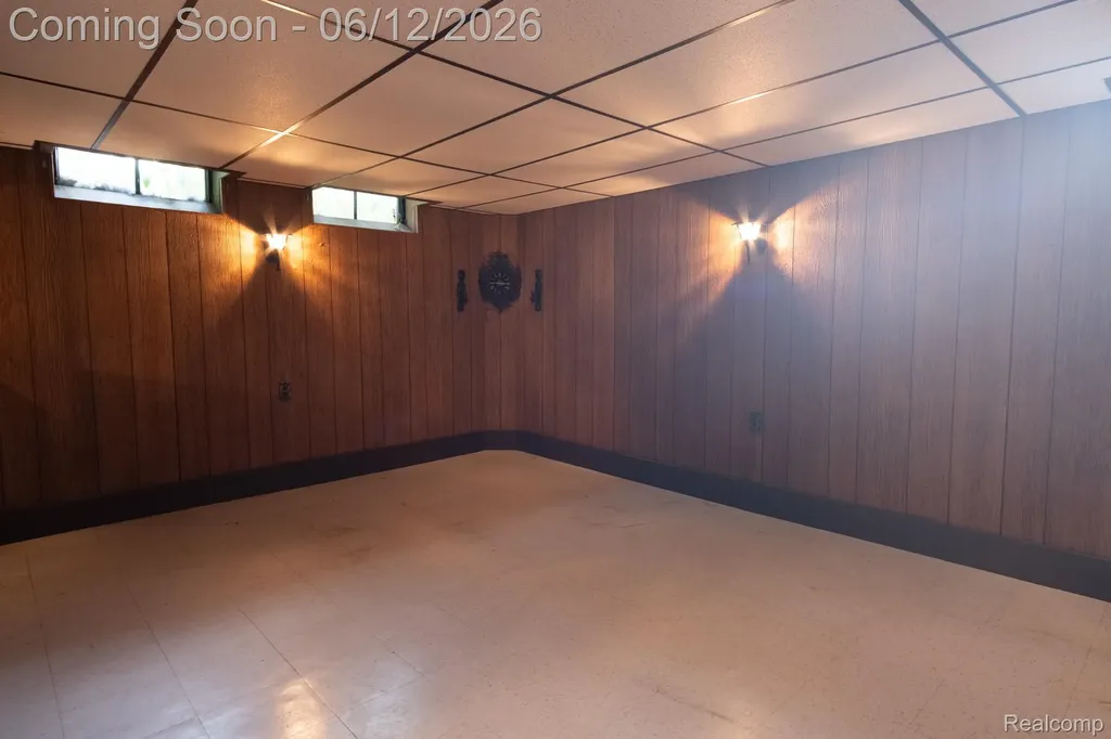 1235 Jenifer Avenue Madison Heights City MI 48071