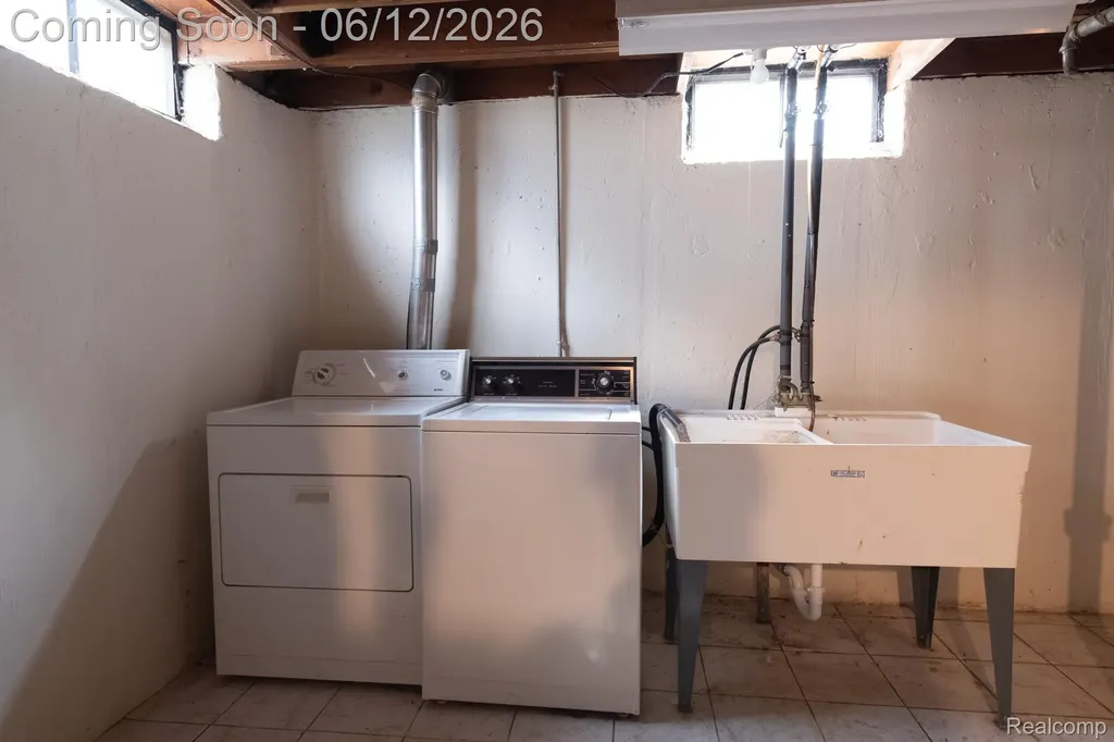 1235 Jenifer Avenue Madison Heights City MI 48071