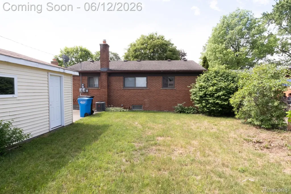 1235 Jenifer Avenue Madison Heights City MI 48071
