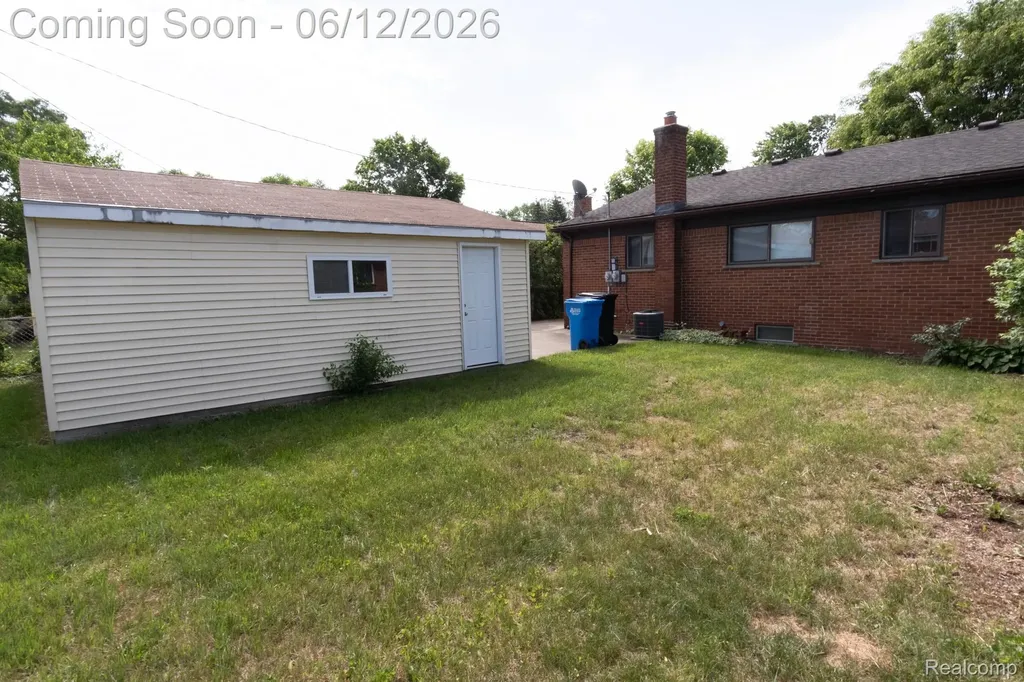 1235 Jenifer Avenue Madison Heights City MI 48071