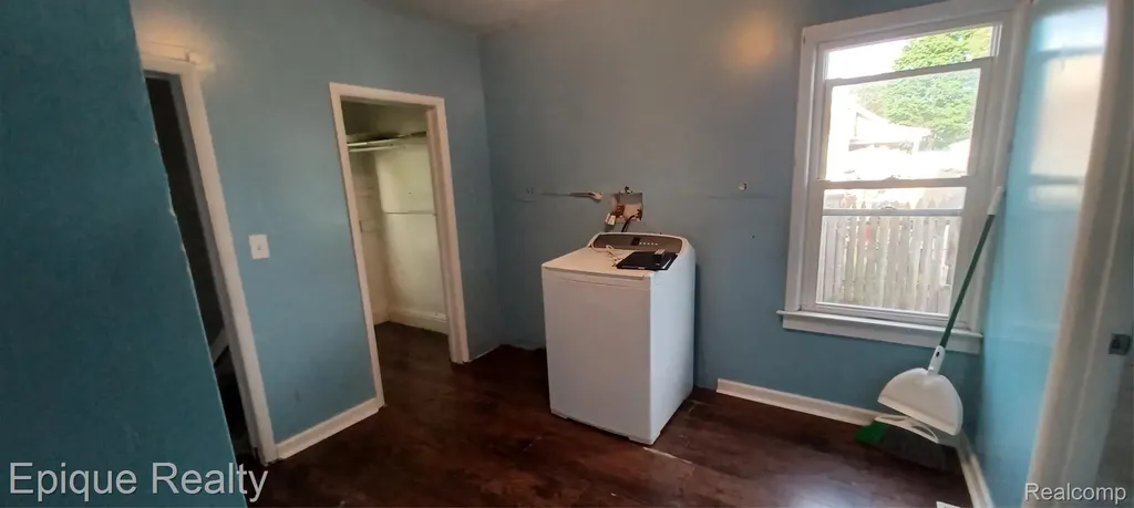 1708 8th Street Port Huron City MI 48060