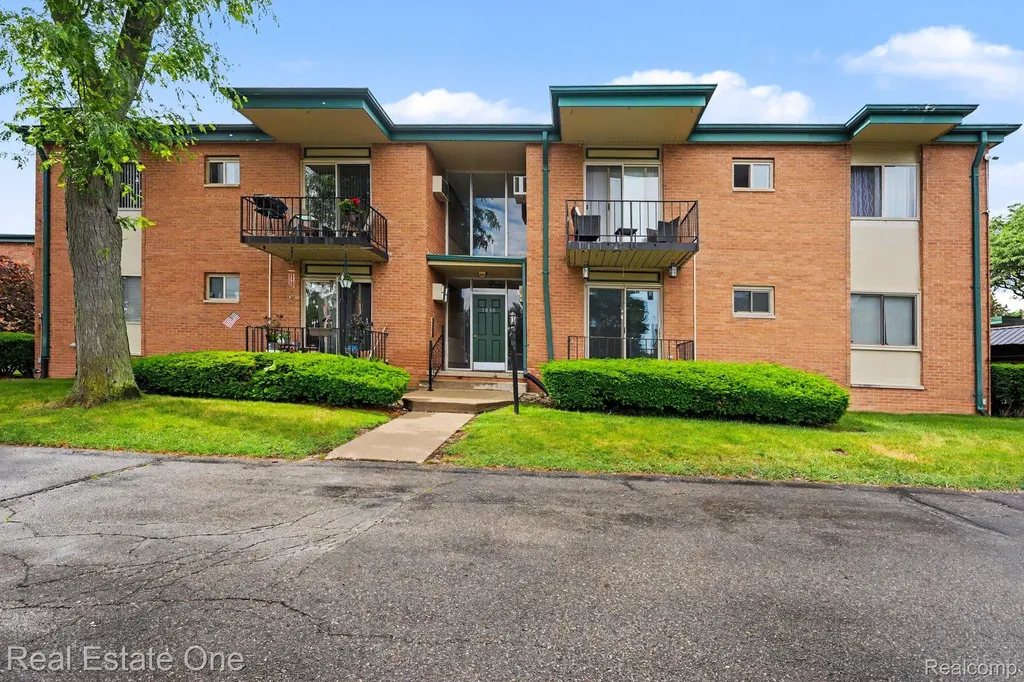 1968 Axtell Drive Troy City MI 48084