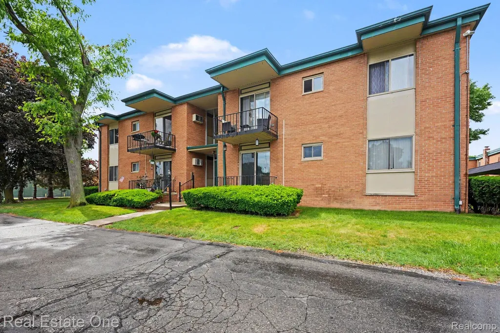 1968 Axtell Drive Troy City MI 48084