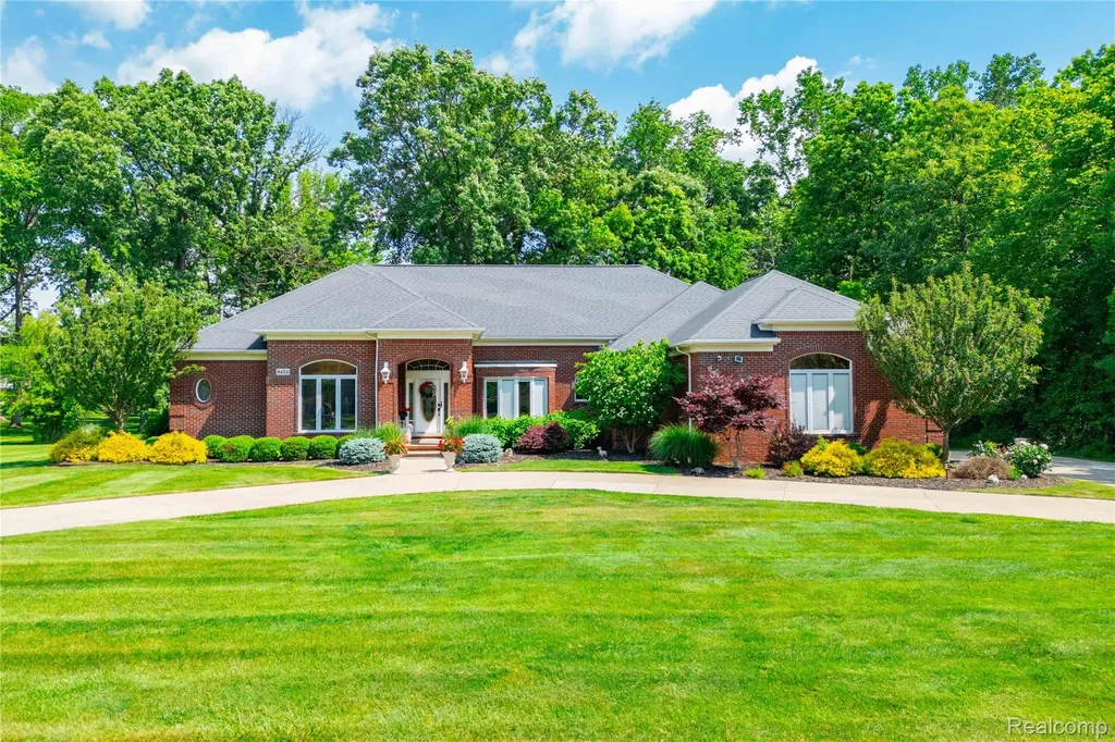 8454 Grays Drive Grosse Ile Township MI 48138