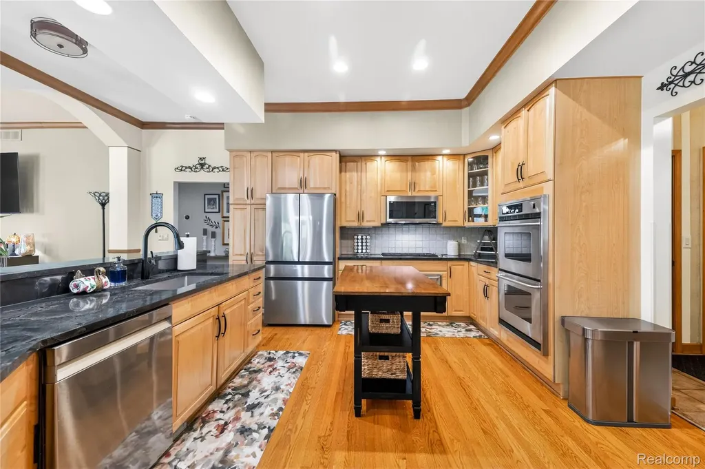 8454 Grays Drive Grosse Ile Township MI 48138