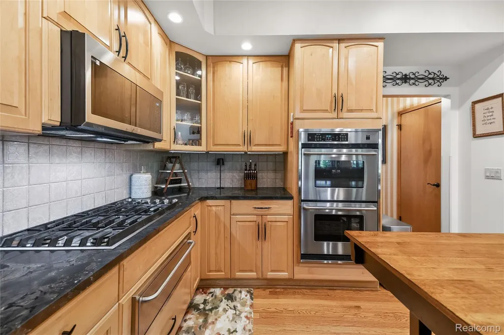 8454 Grays Drive Grosse Ile Township MI 48138