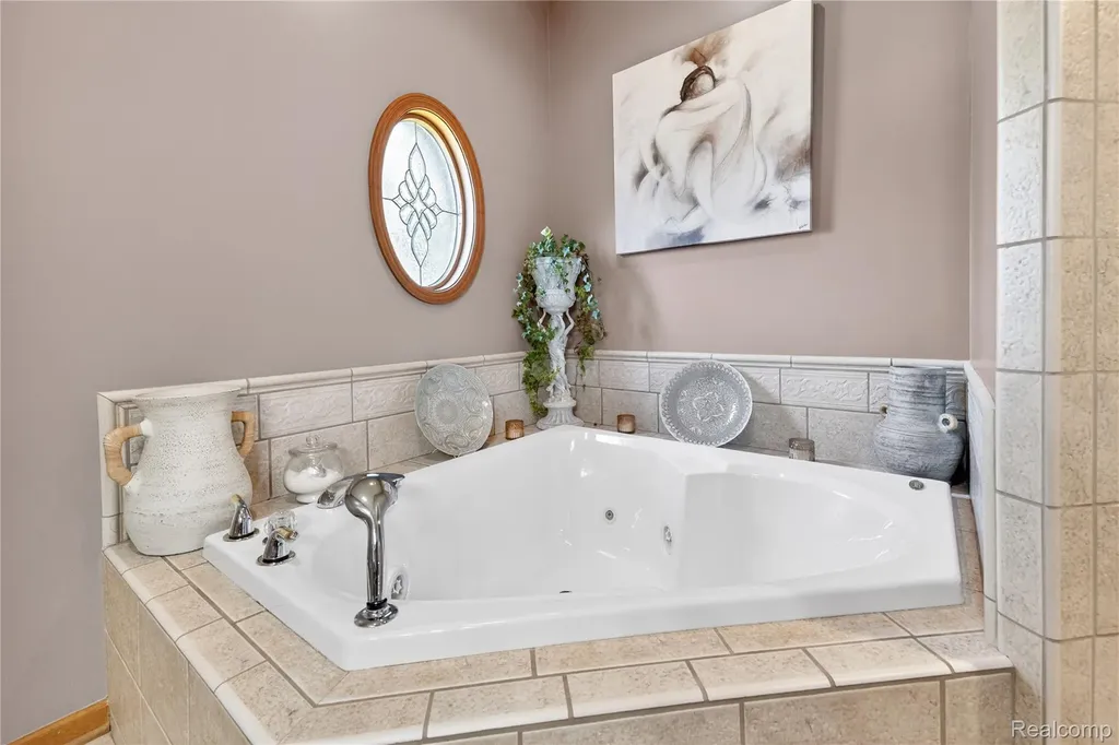 8454 Grays Drive Grosse Ile Township MI 48138
