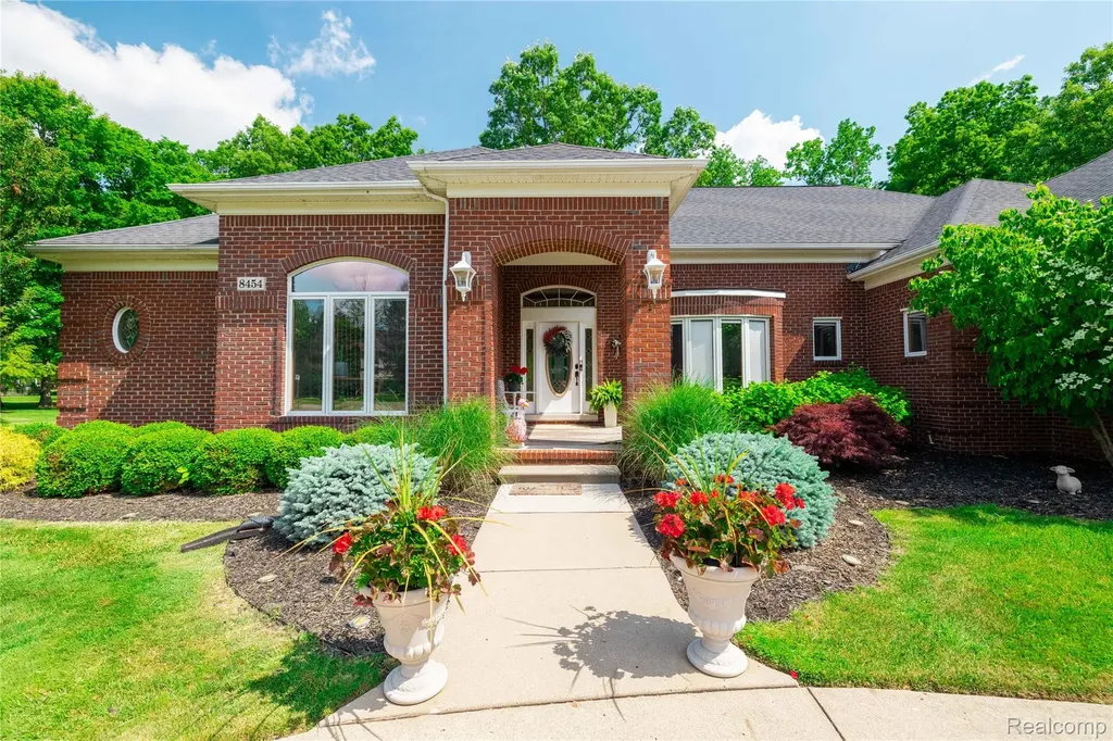 8454 Grays Drive Grosse Ile Township MI 48138