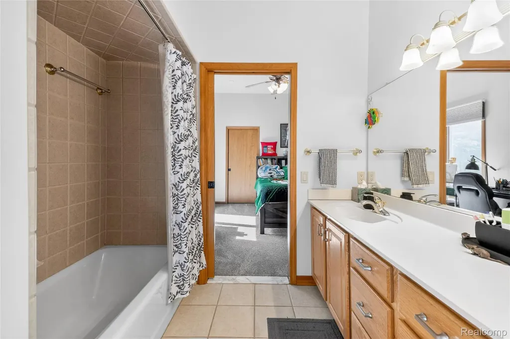 8454 Grays Drive Grosse Ile Township MI 48138
