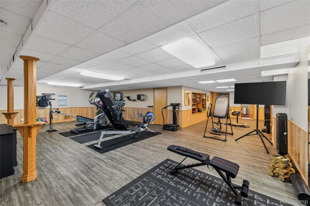 8454 Grays Drive Grosse Ile Township MI 48138