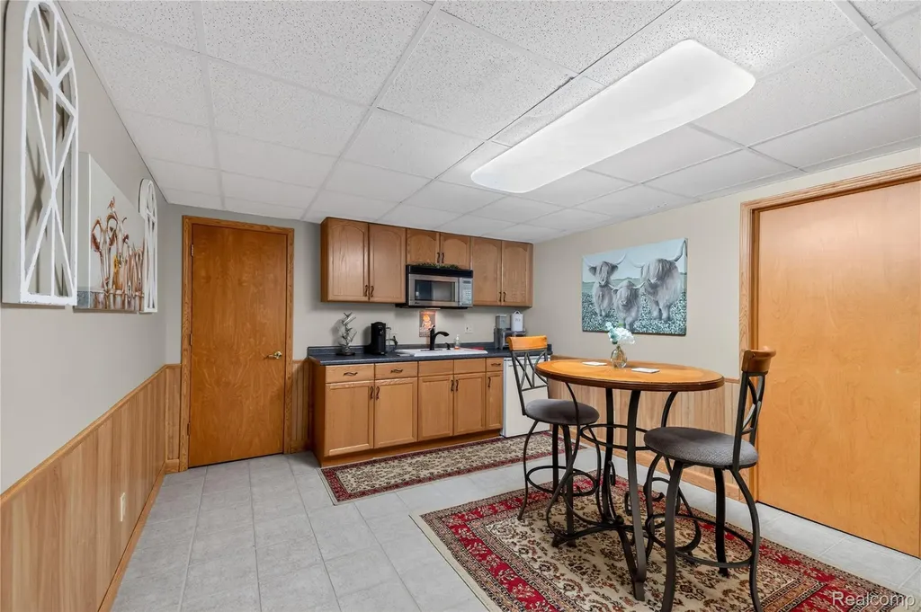 8454 Grays Drive Grosse Ile Township MI 48138