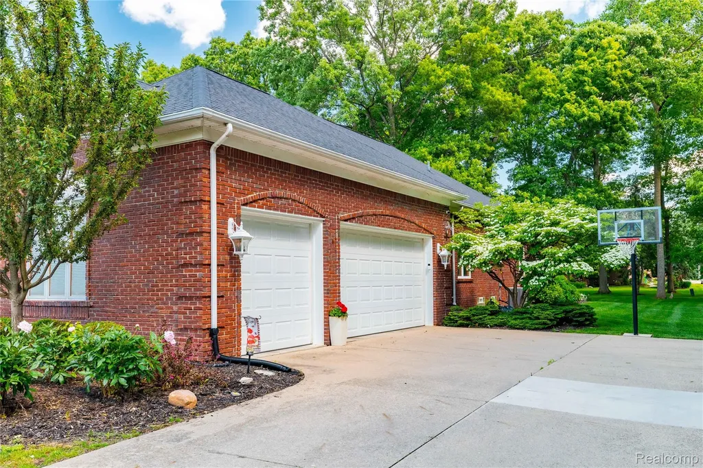 8454 Grays Drive Grosse Ile Township MI 48138