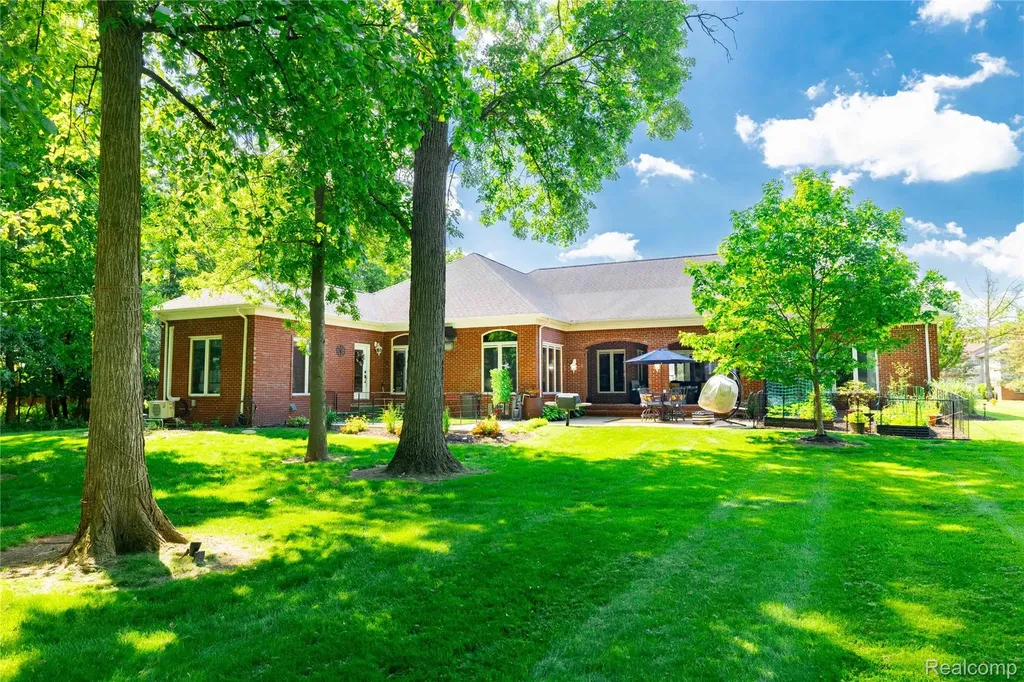 8454 Grays Drive Grosse Ile Township MI 48138