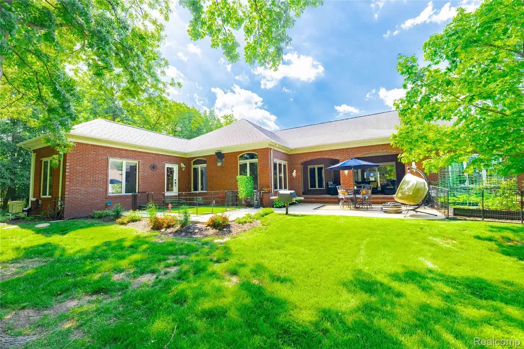 8454 Grays Drive Grosse Ile Township MI 48138