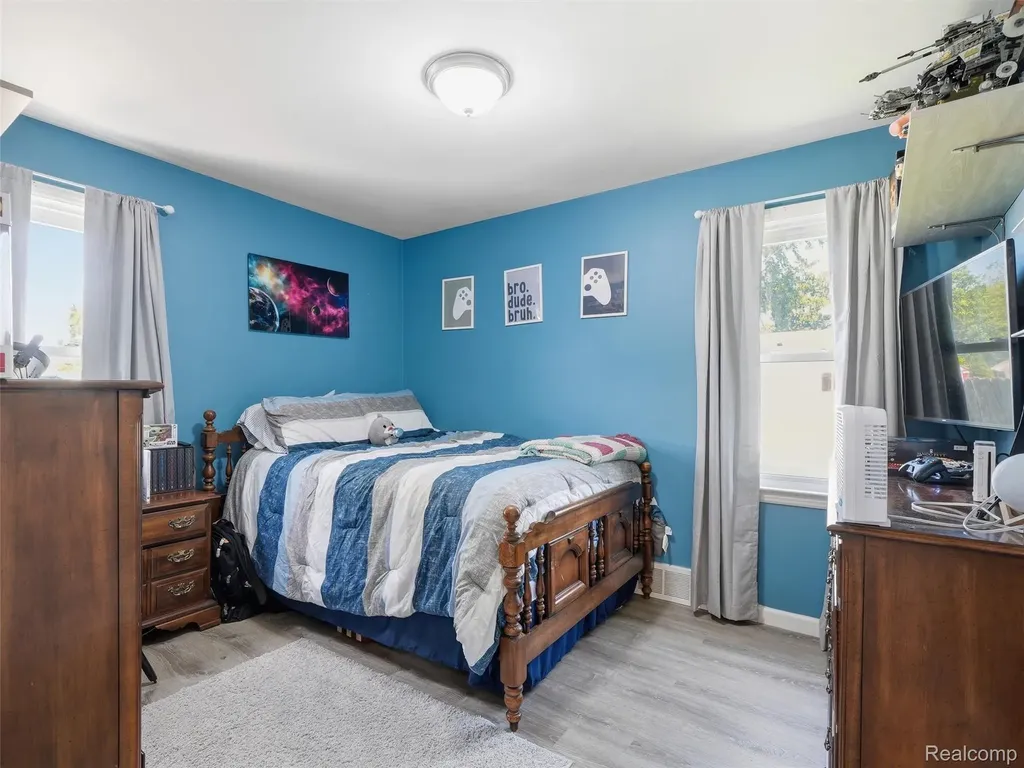 27921 Larchmont Street St. Clair Shores City MI 48081