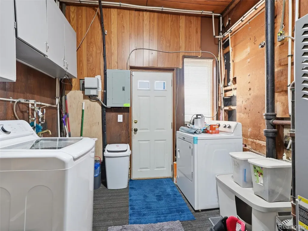 27921 Larchmont Street St. Clair Shores City MI 48081