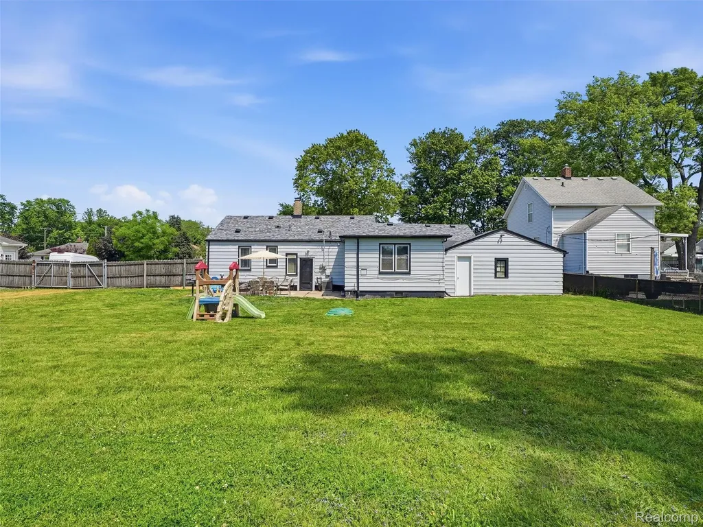 27921 Larchmont Street St. Clair Shores City MI 48081