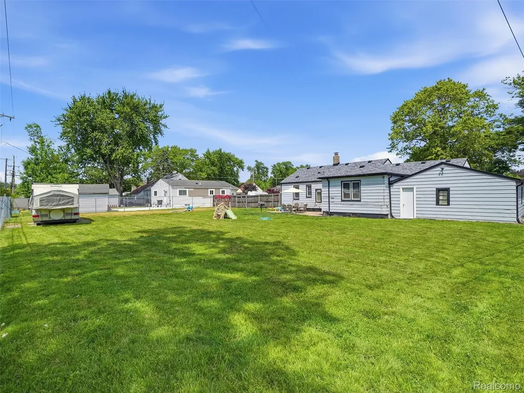 27921 Larchmont Street St. Clair Shores City MI 48081