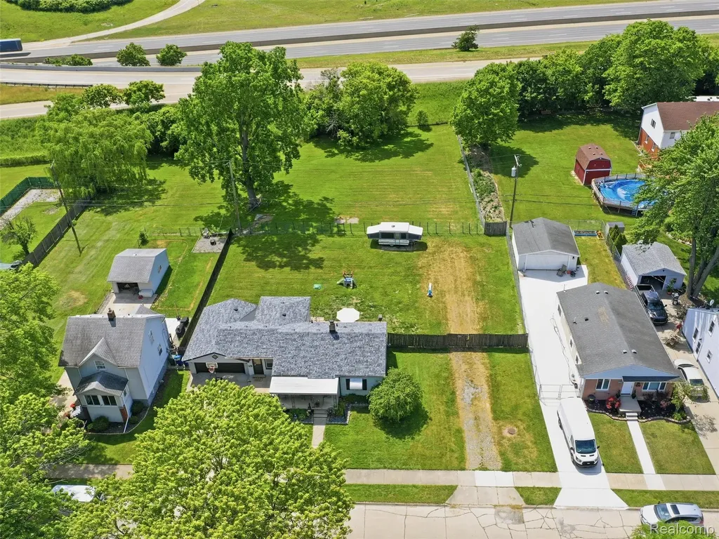 27921 Larchmont Street St. Clair Shores City MI 48081