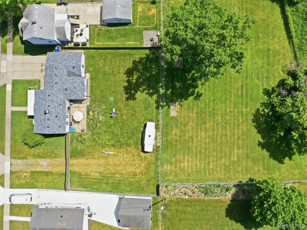 27921 Larchmont Street St. Clair Shores City MI 48081