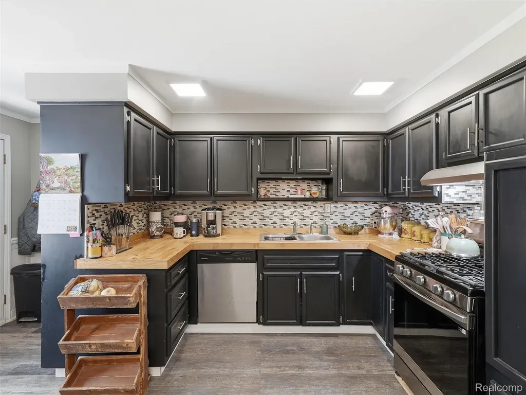 27921 Larchmont Street St. Clair Shores City MI 48081