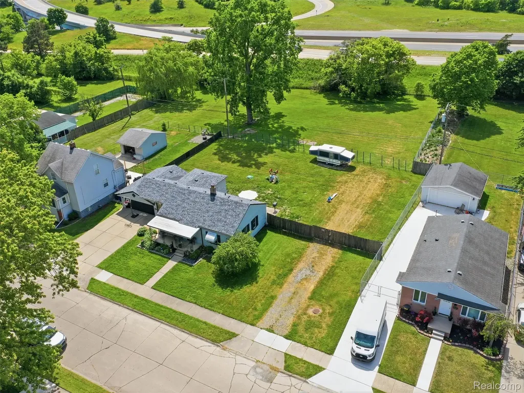 27921 Larchmont Street St. Clair Shores City MI 48081