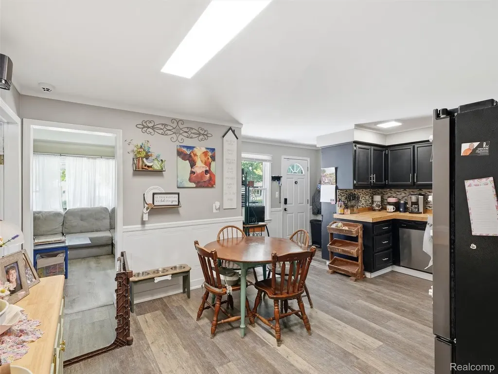 27921 Larchmont Street St. Clair Shores City MI 48081