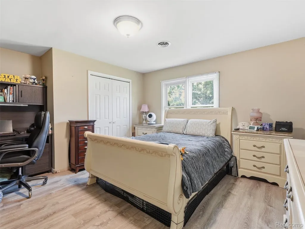 27921 Larchmont Street St. Clair Shores City MI 48081