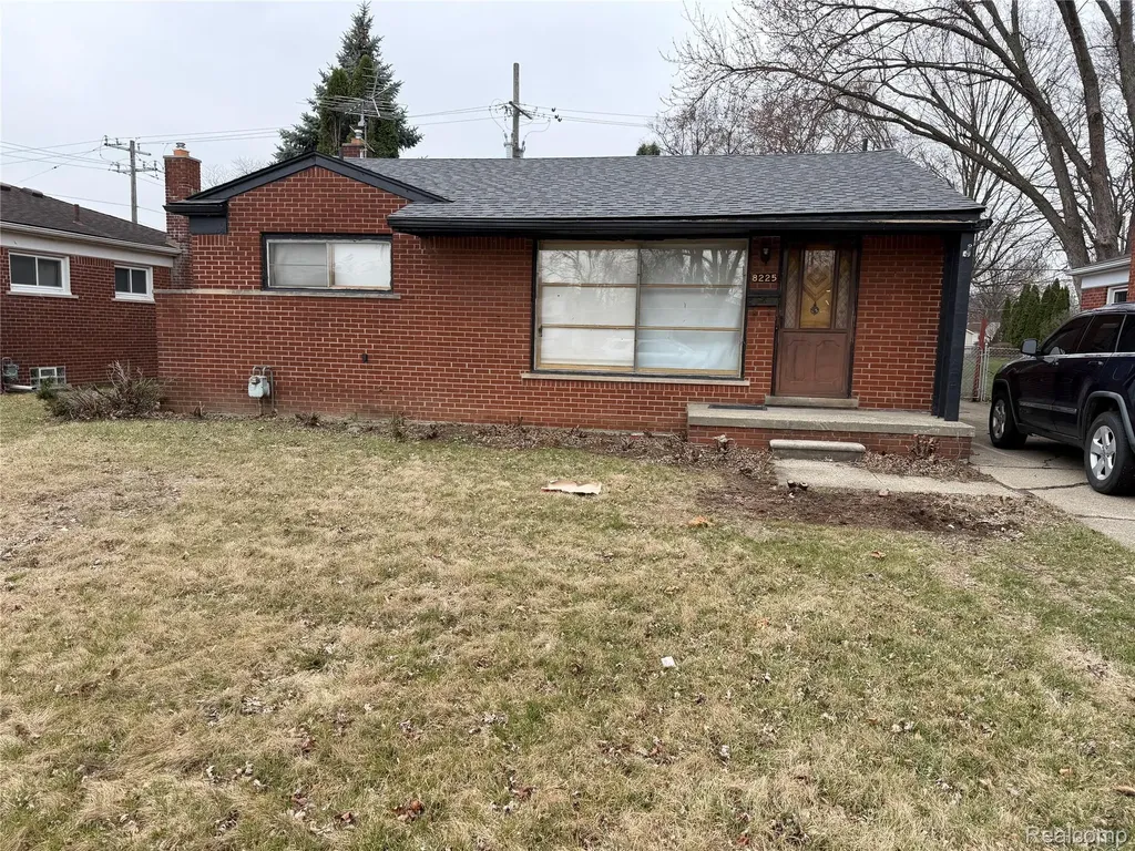 8225 Lochdale Street Dearborn Heights City MI 48127