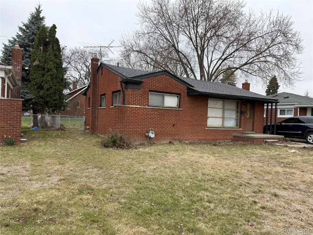 8225 Lochdale Street Dearborn Heights City MI 48127