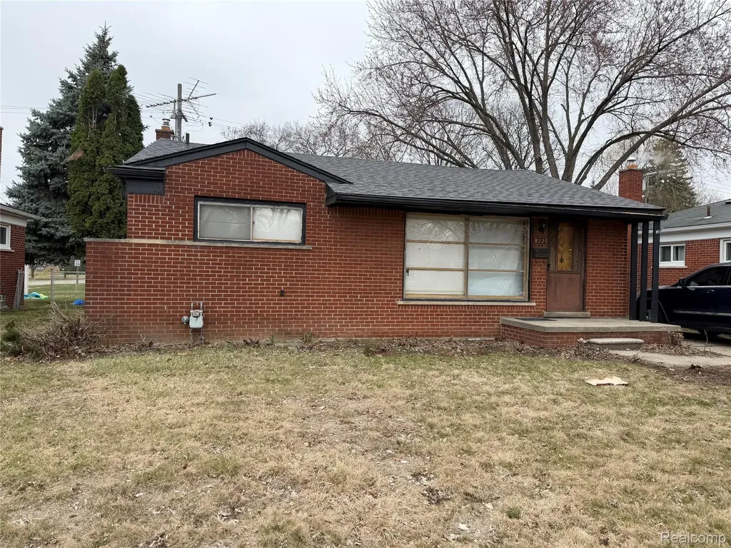 8225 Lochdale Street Dearborn Heights City MI 48127