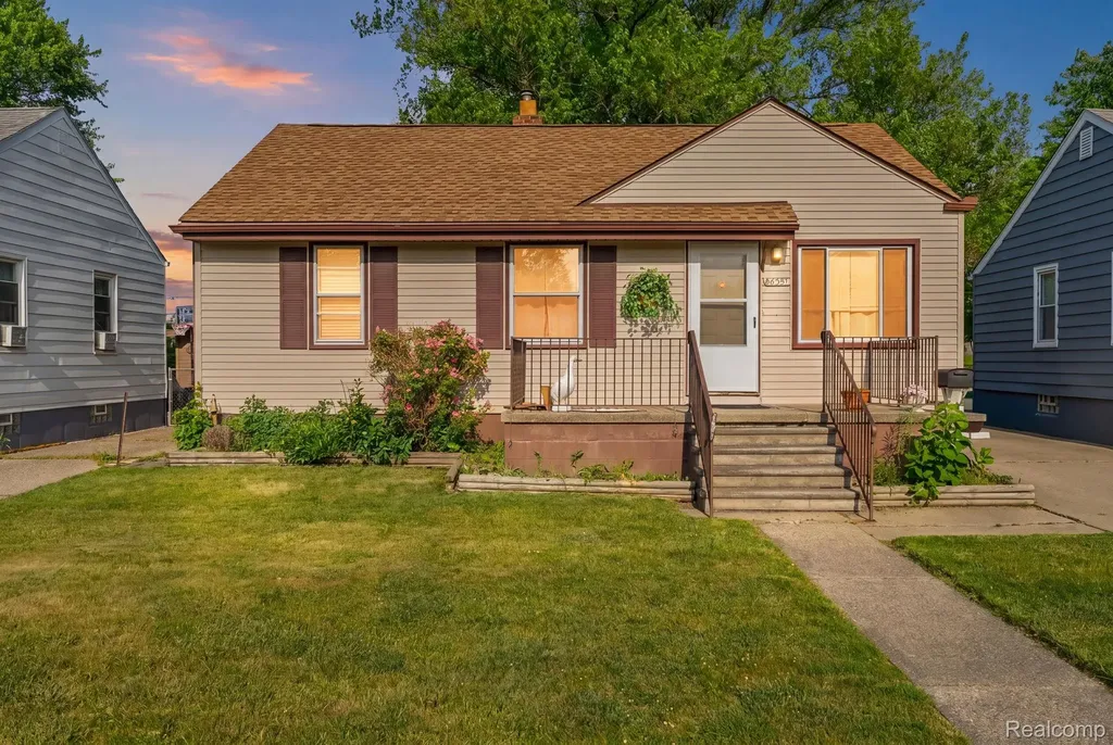 26351 Blumfield Street Roseville City MI 48066