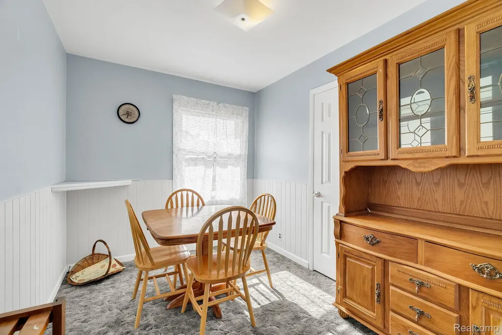 26351 Blumfield Street Roseville City MI 48066