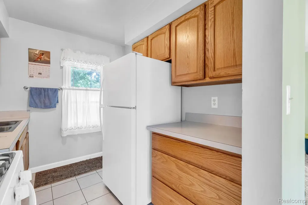 26351 Blumfield Street Roseville City MI 48066