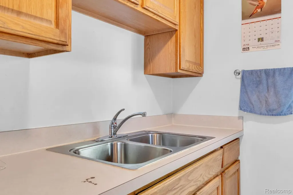 26351 Blumfield Street Roseville City MI 48066