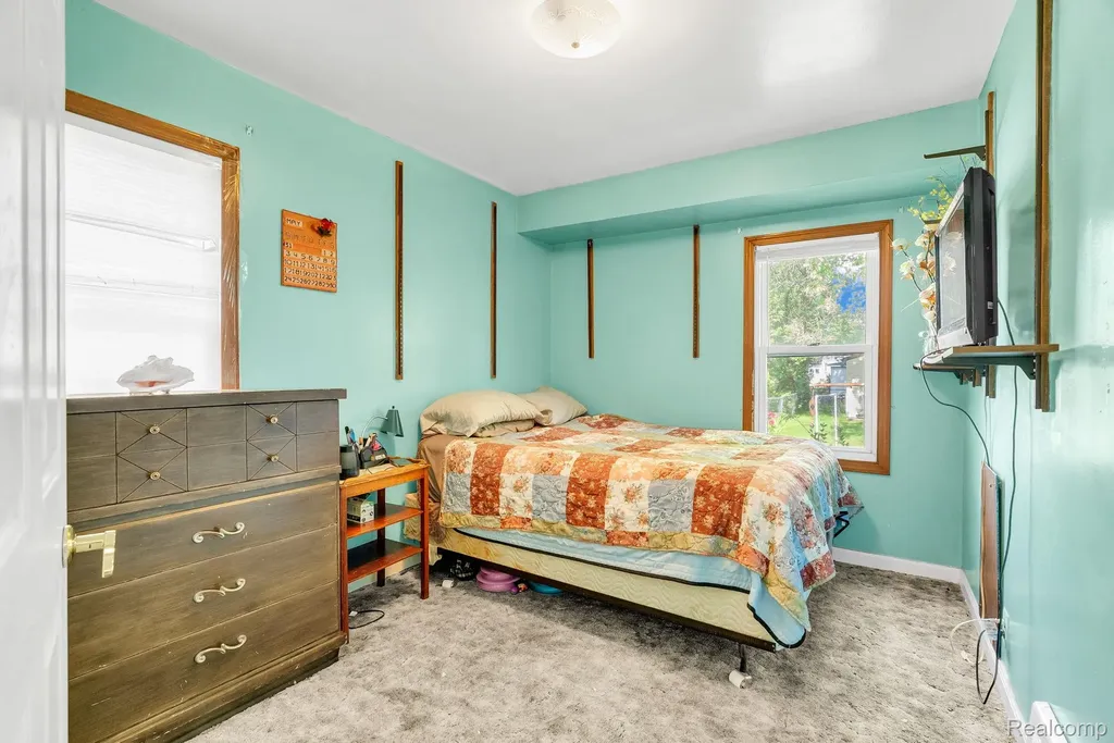 26351 Blumfield Street Roseville City MI 48066