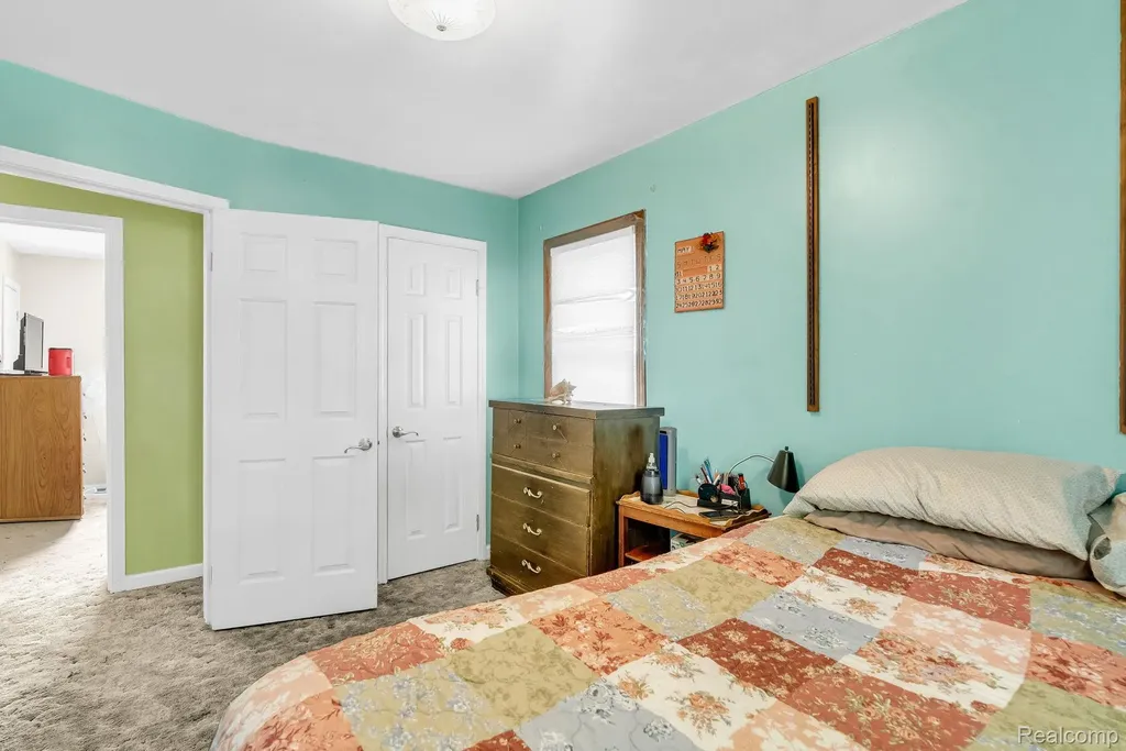 26351 Blumfield Street Roseville City MI 48066