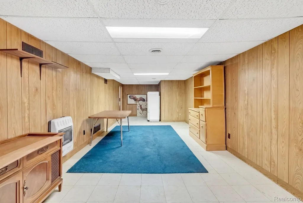 26351 Blumfield Street Roseville City MI 48066