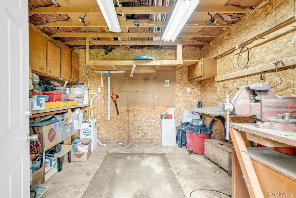 26351 Blumfield Street Roseville City MI 48066